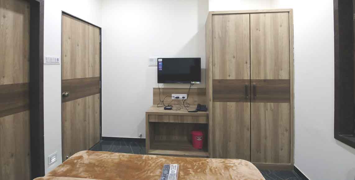 FREE STANDARD ROOM